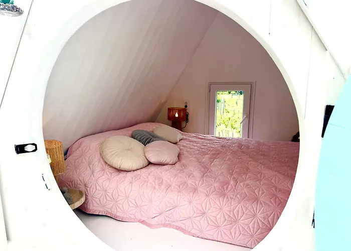 בית נופש Eco Retreat For 8 People *